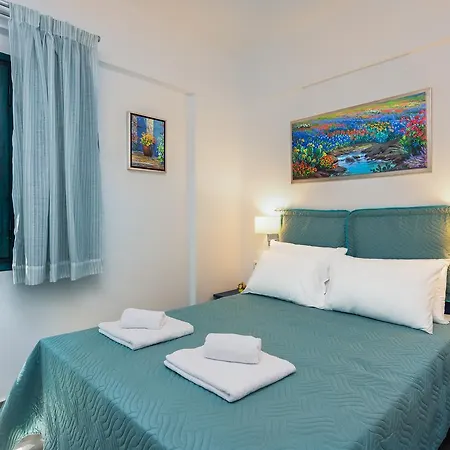 Chantaloukas Apartment *
